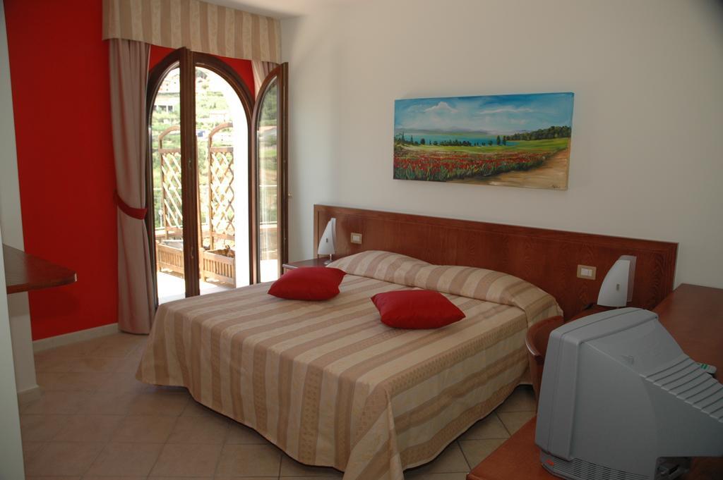 Agriturismo L'Arca Di Anna Brambilla Бельведере-Мариттимо Номер фото